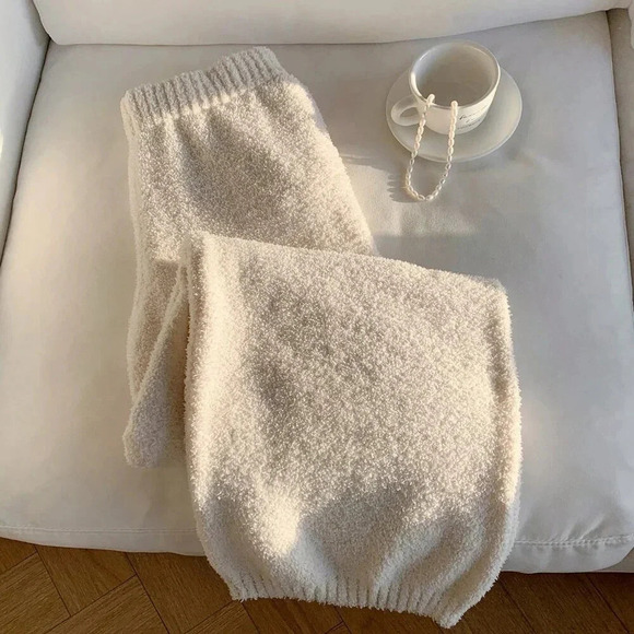 White Casual Women's Comfy Fuzzy Sweater Pant With Pockets - Picture 5 of 6